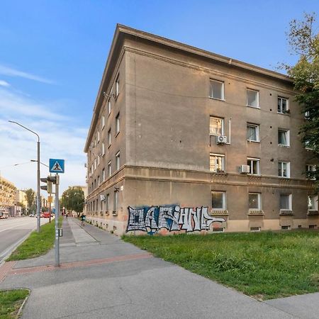 Bratislava Touch 2 Bedroom Apt Exterior photo