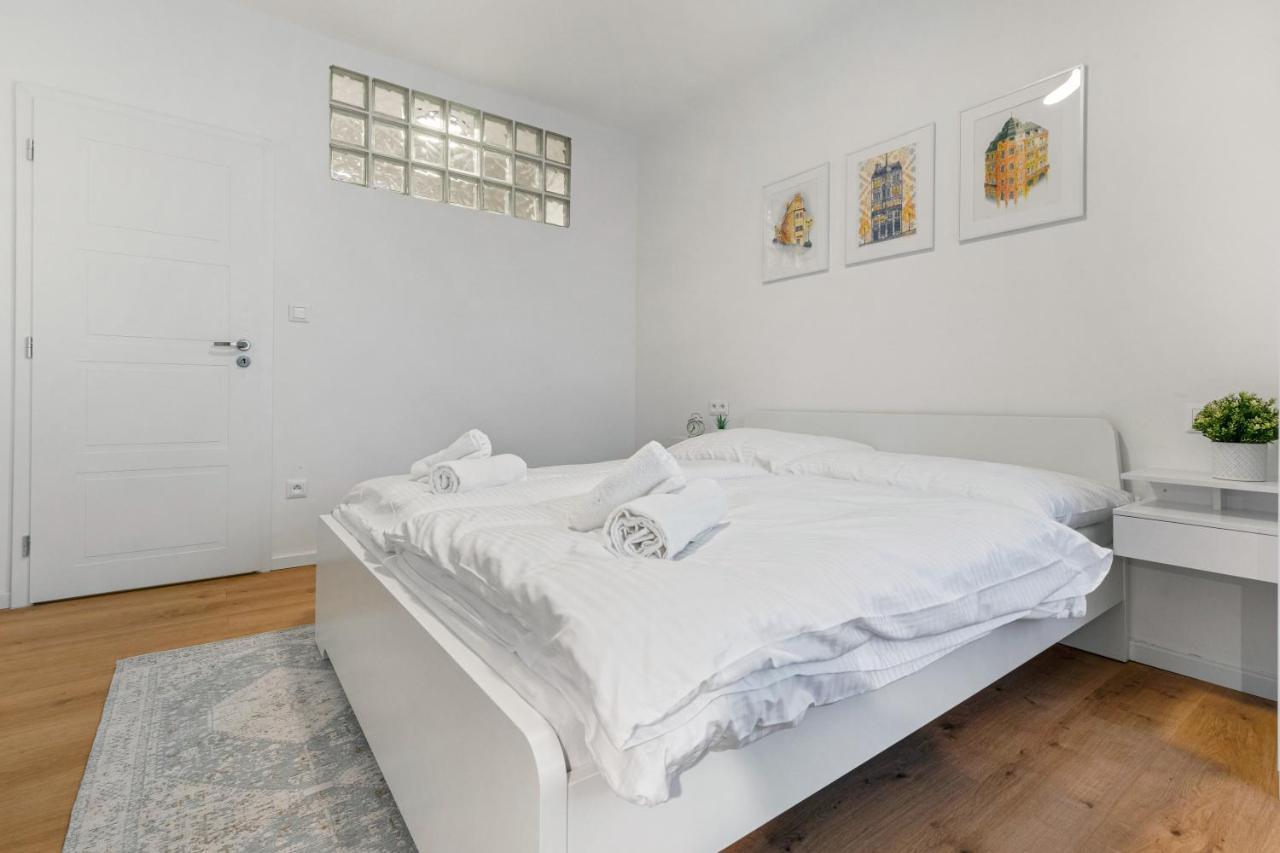 Bratislava Touch 2 Bedroom Apt Exterior photo